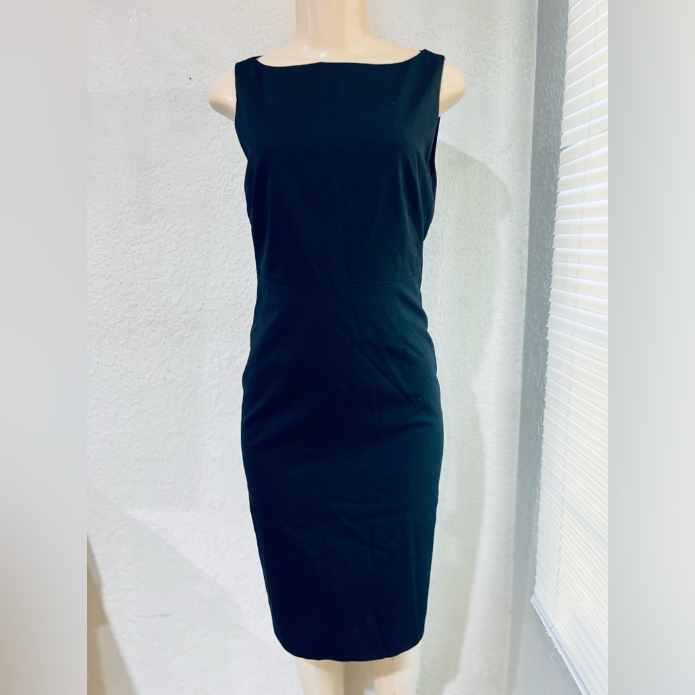 Banana republic stretch dress size 4
98% wool